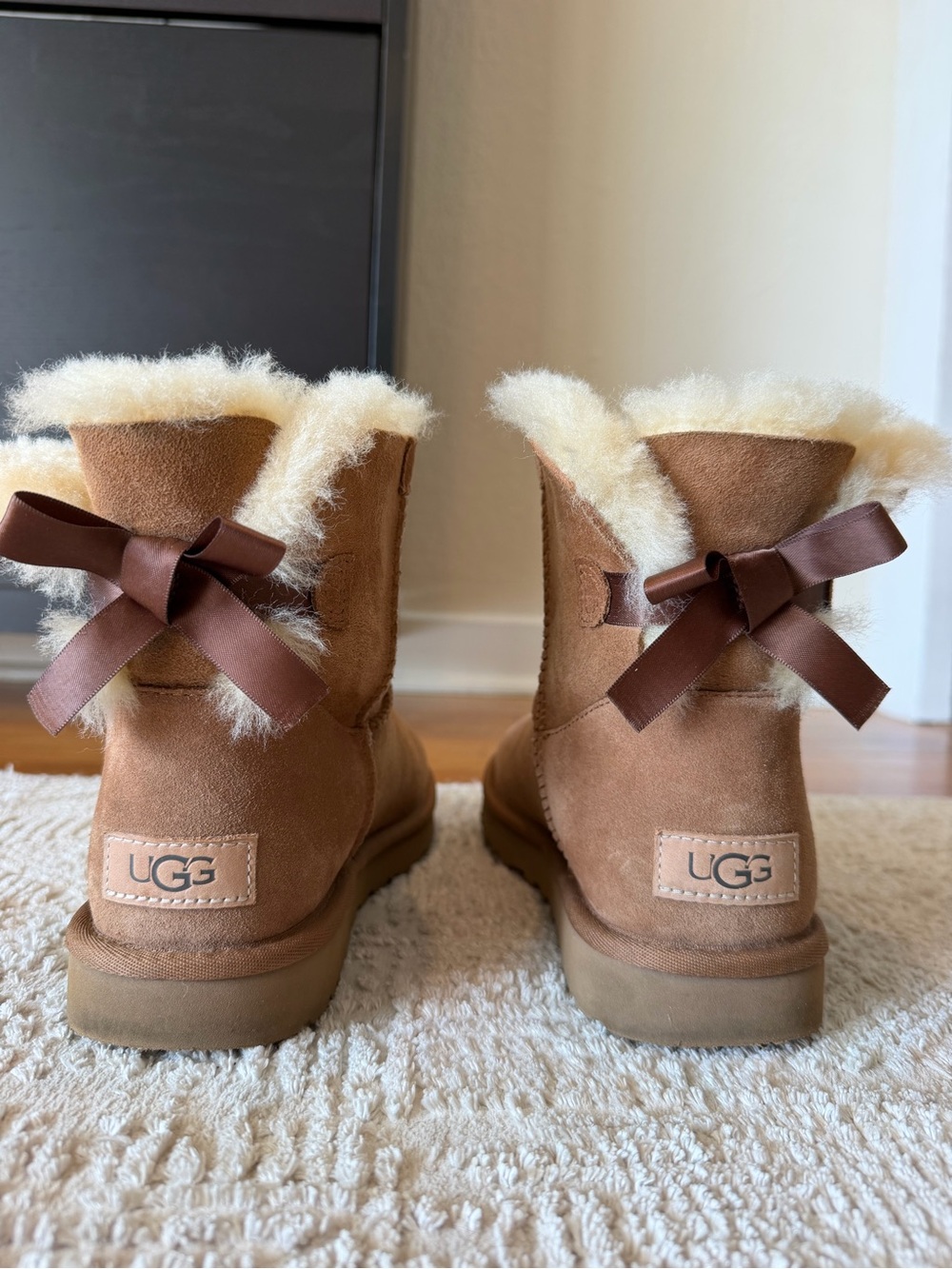 UGG Mini Bailey Bow II Chestnut Sheepskin Boots Women’s Size 8